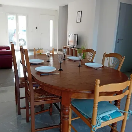 4 Pers-air-conditioned-parking-quiet Villa