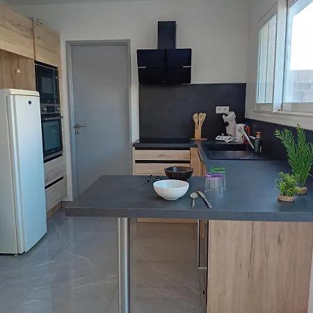 4 Pers-air-conditioned-parking-quiet Villa